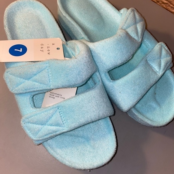 New size 7 woman’s platform blue sandals - Picture 2 of 2